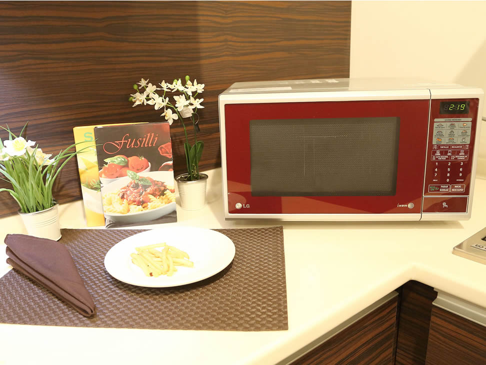 Horno Grill 1.1 Pies Cúbicos Rojo MH1143SR Horno Grill 1.1 Pies Cúbicos Rojo MH1143SR